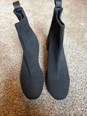 Women’s Black Stretch Knit Socks - Sleek Comfort
